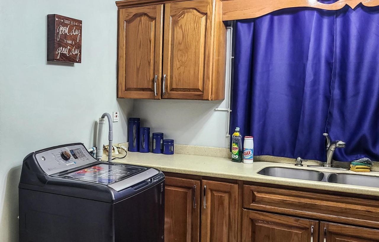 Cheerful 2 - Bedroom Townhouse With Free Parking In New Kingston Extérieur photo