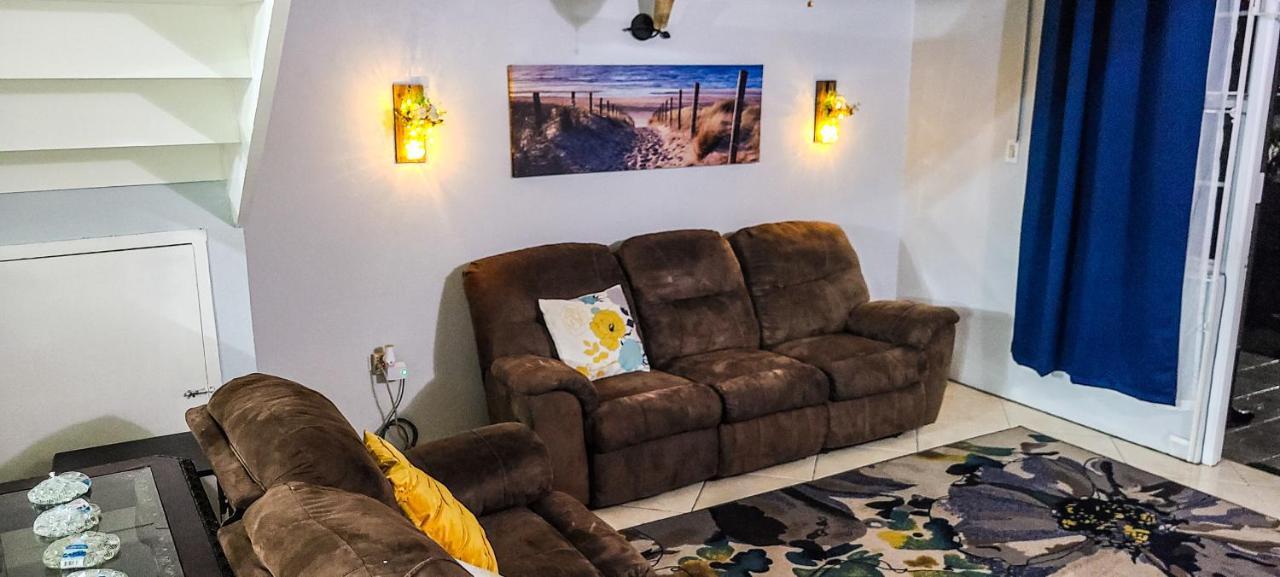Cheerful 2 - Bedroom Townhouse With Free Parking In New Kingston Extérieur photo